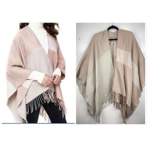 Soia & Kyo Women's Blush Pink Knit Shawl Poncho Fringe Blush Nude Brand New Fall